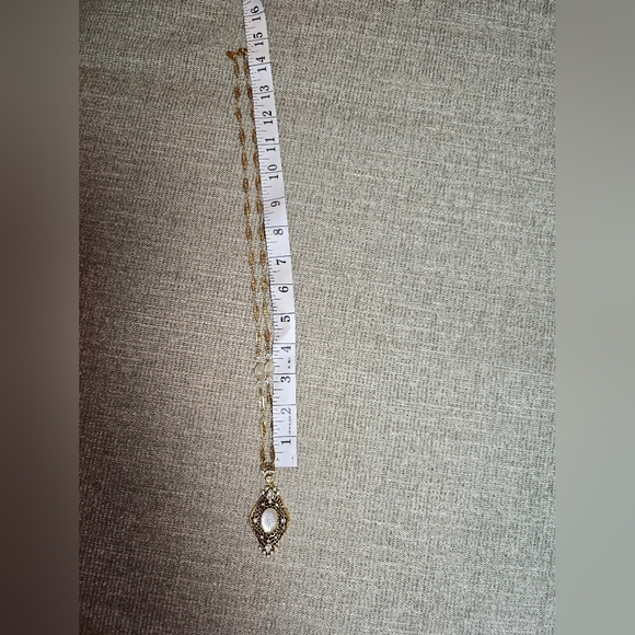 1928 Elegant Gold Filigree Necklace - Picture 2 of 4